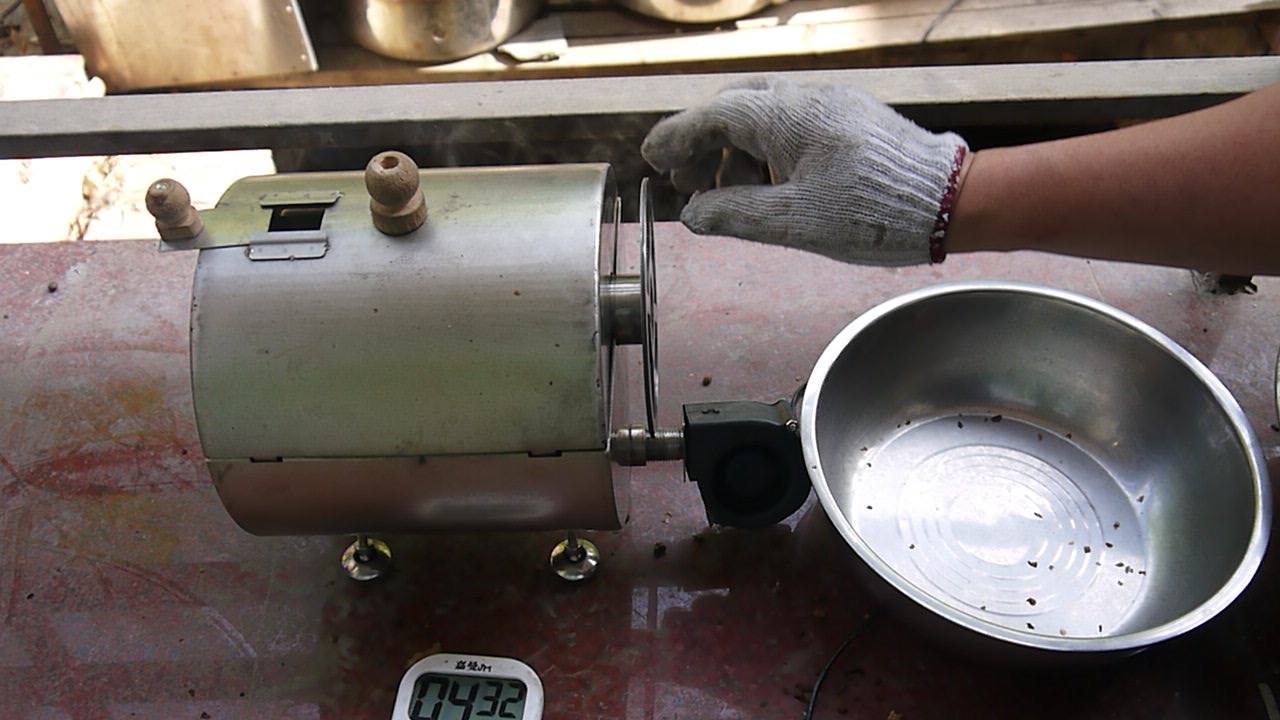 What is the era of manufacture of this 18th century coffee roaster?