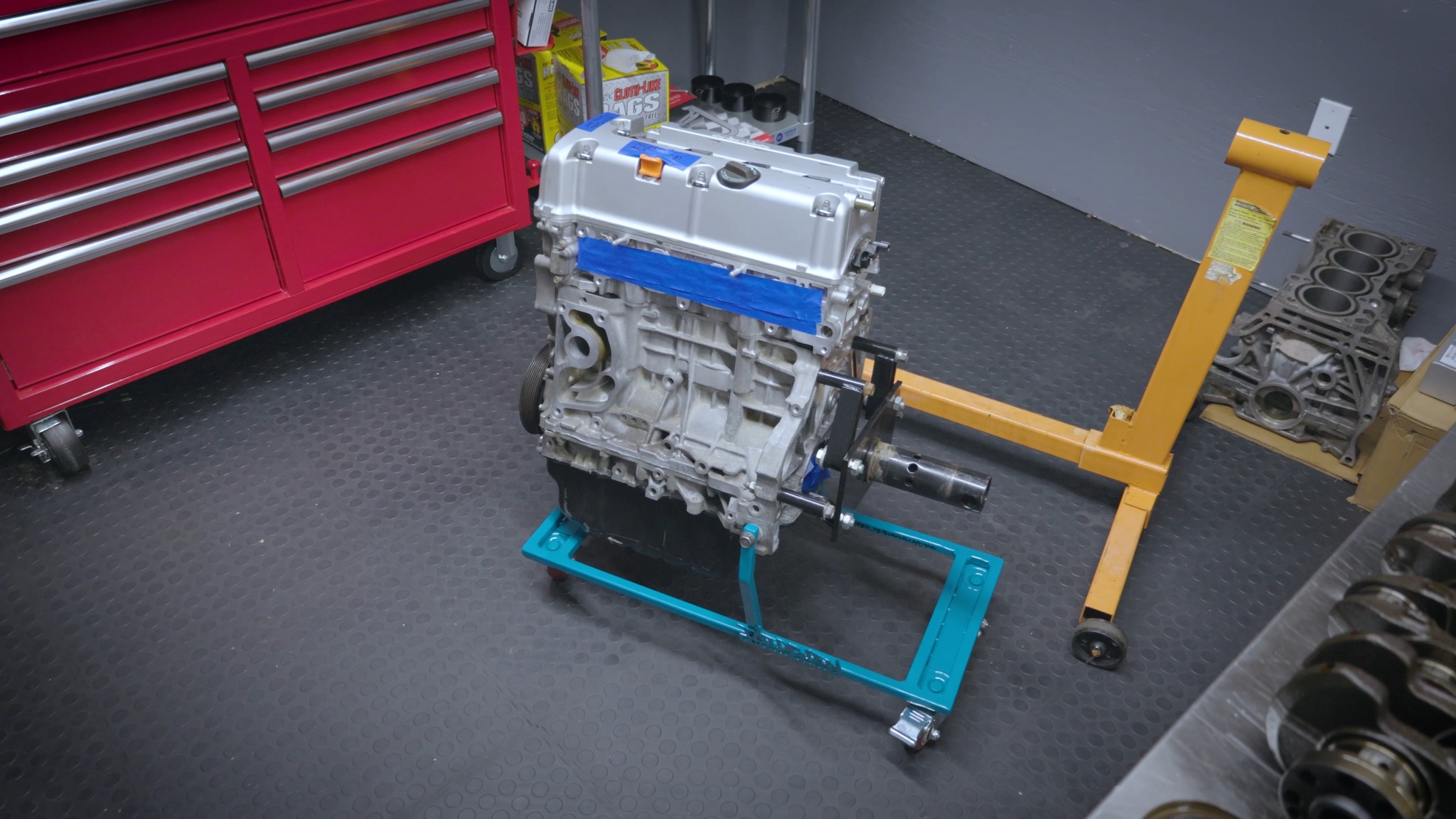 These engine carts are pretty sick. One man install ...
