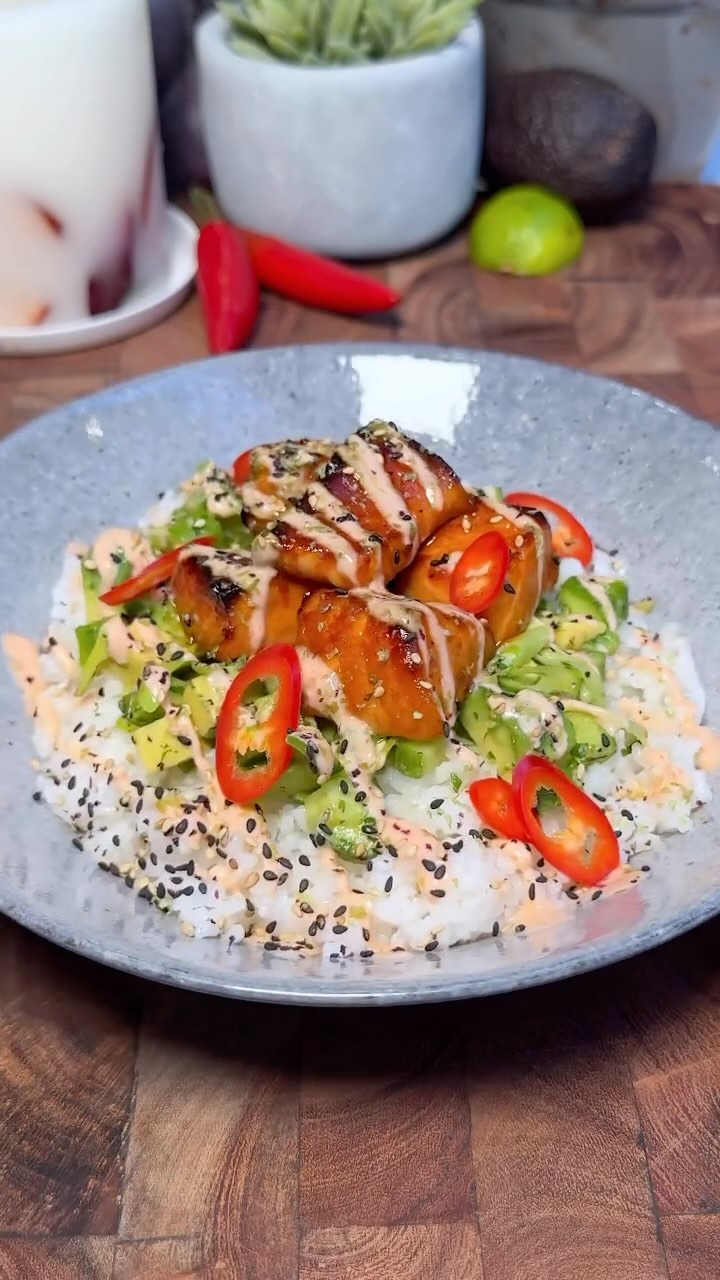 @linna.eats Ditch the utensils! Shell it out — FINGERS only! We’re ...