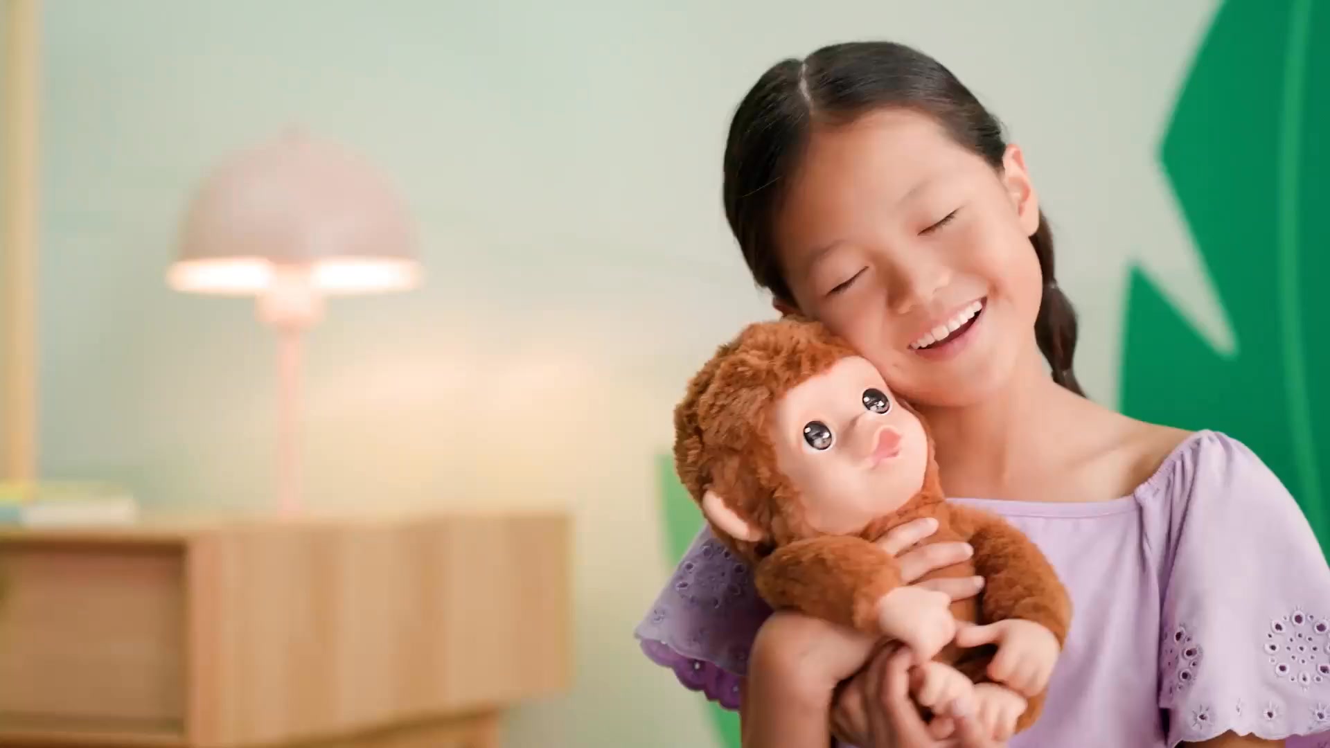 Little Live Pets Mon Bébé Singe - Adorable singe de compagnie avec plus de 50 sons et réactions. Bouche expressive en mouvement. Mango suce son pouce, se nourrit de son biberon et