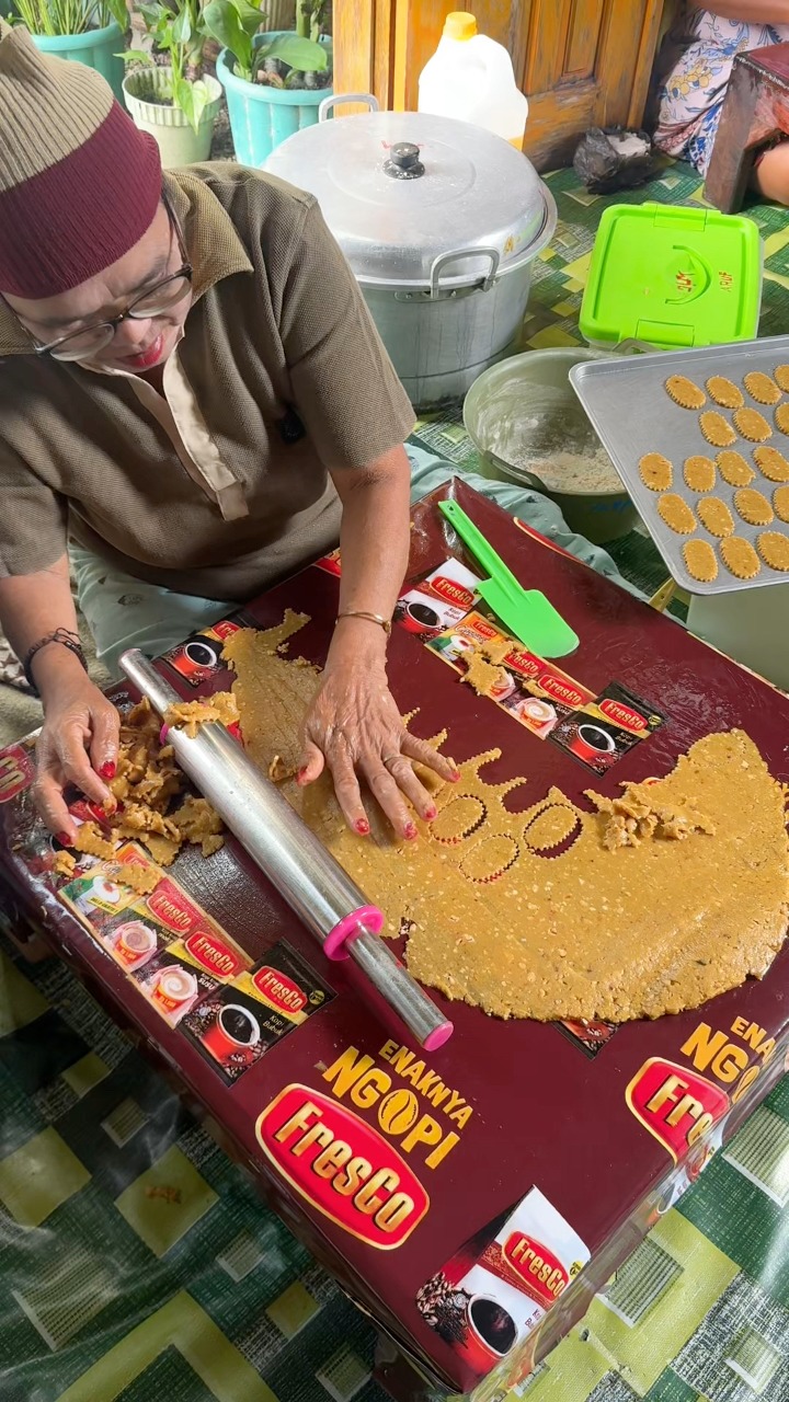 Kue malese khas masyarakat Pakuli yang manis dan gurih ini wajib kalian ...