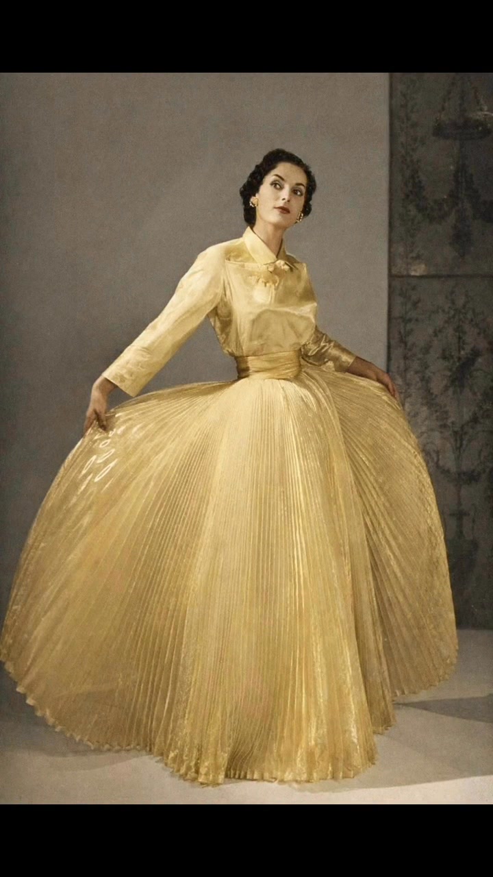 lanvin gold dress Evening by Jeanne (Castillo). This immense pleated skirt in golden gauze is worn with a blouse in the same fabric. The draped belt forms a corset, 1954. #Lanvin #eveningdress #1950s lanvin blue