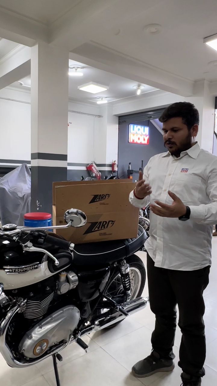 Triumph Bonneville T120 for X pipe installation (decat