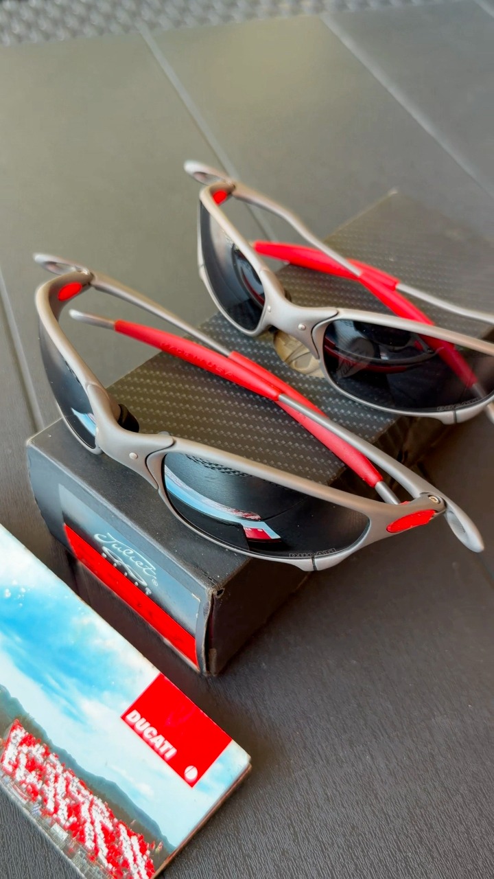 What model are these Ducati Oakley sunglasses?