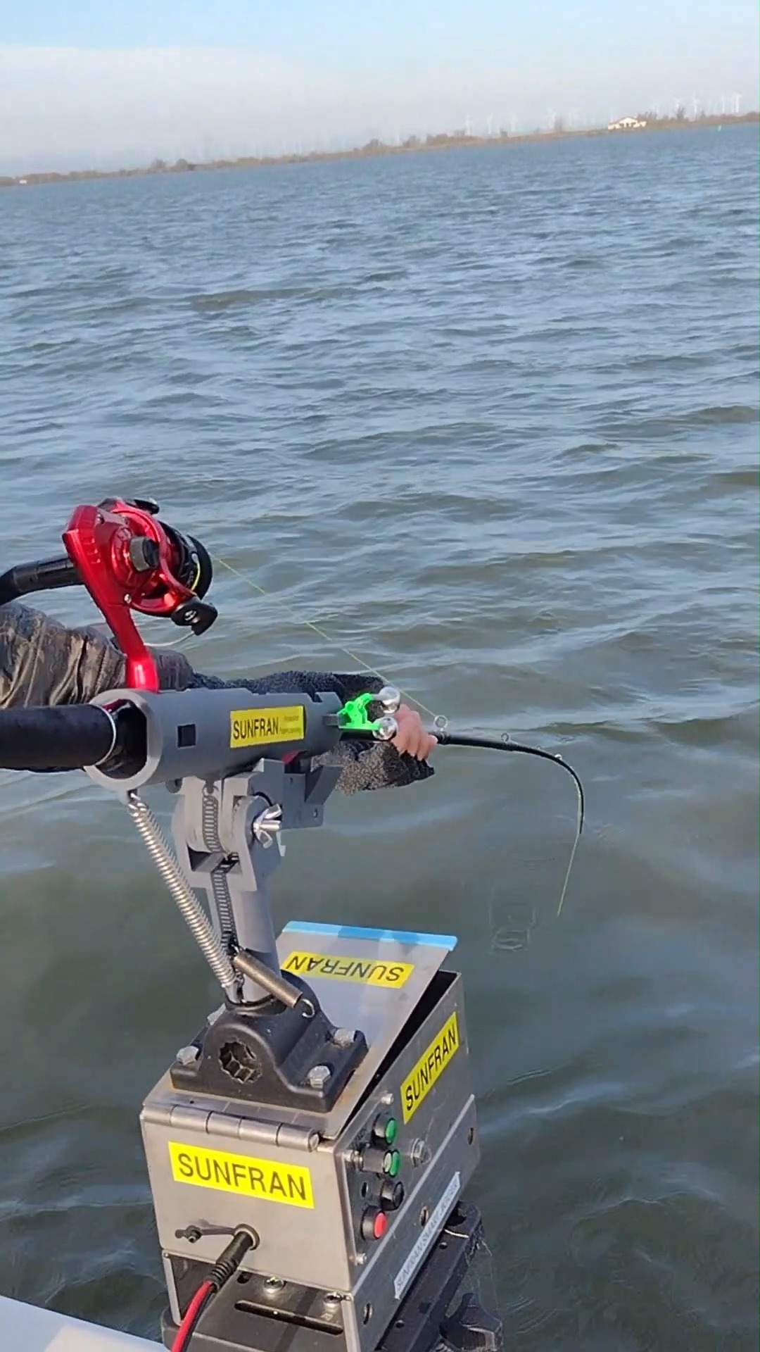 SUNFRAN Hook-setting Rod Holder on Smart Jigger #fishing #fishingboat # ...