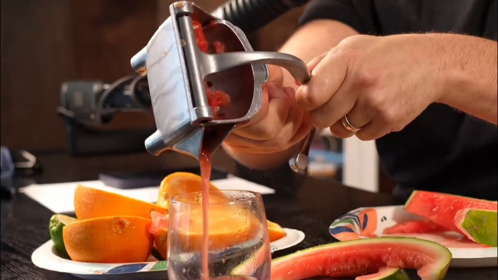 MEAT JUCEAND /FRUIT PRESS フルーツプレス/ミートプレス I Tested This Fruit Press LIVE… Worth It? | Jeff Rossen