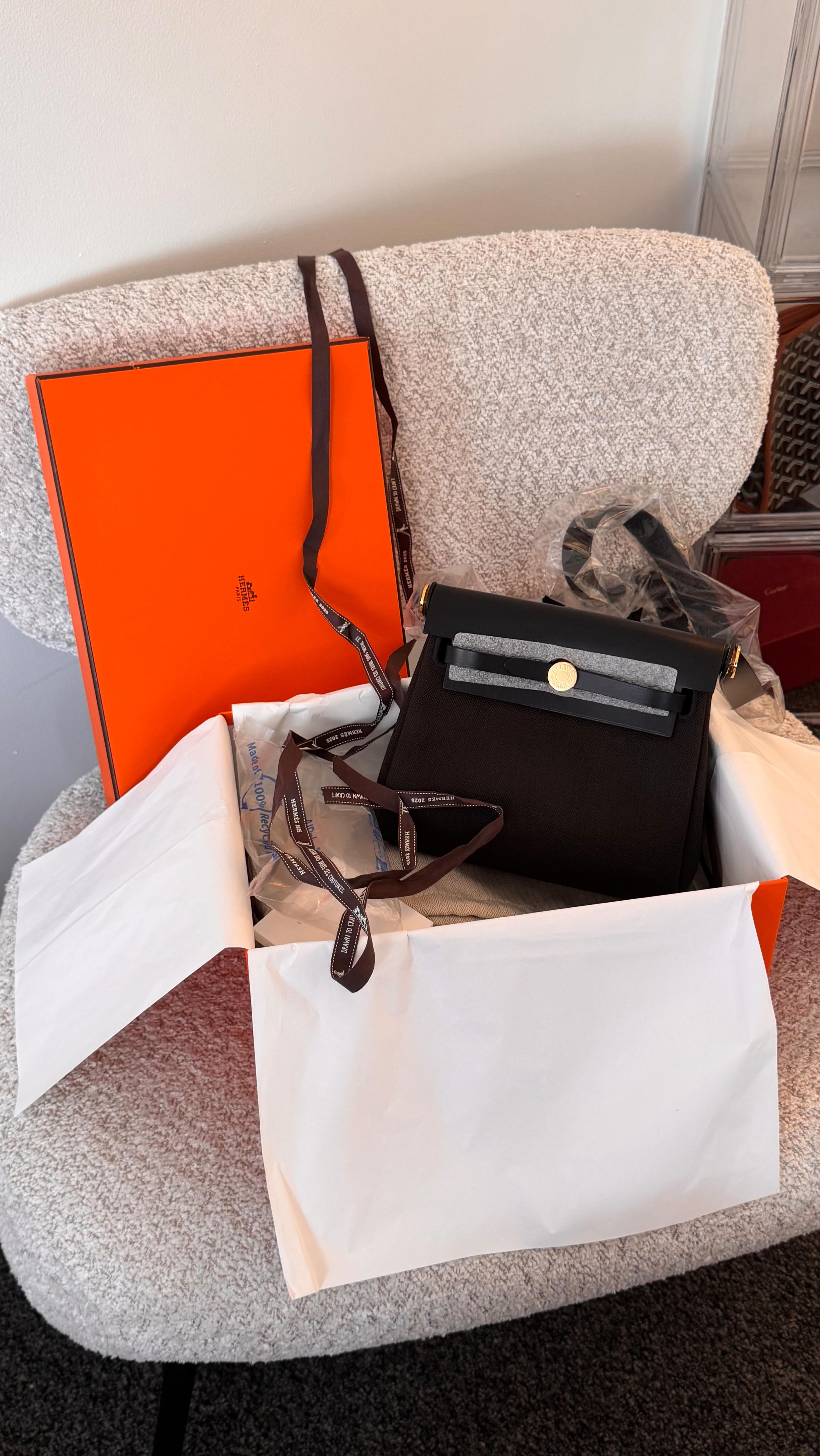 THE HOTTEST BAG OF THE SEASON! The Herbag 20 (Mini) in Noir/Dark 