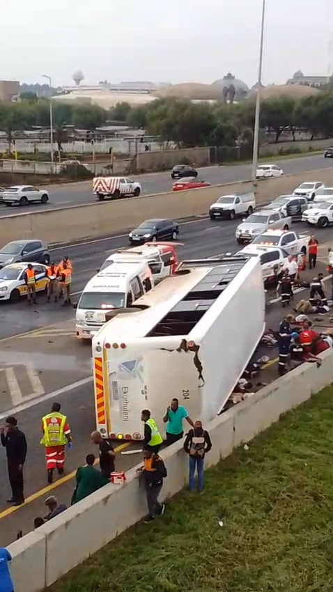 Ezibuhlungu 😭😭😭: *Update : Death Toll 16* A tragic bus accident on the ...