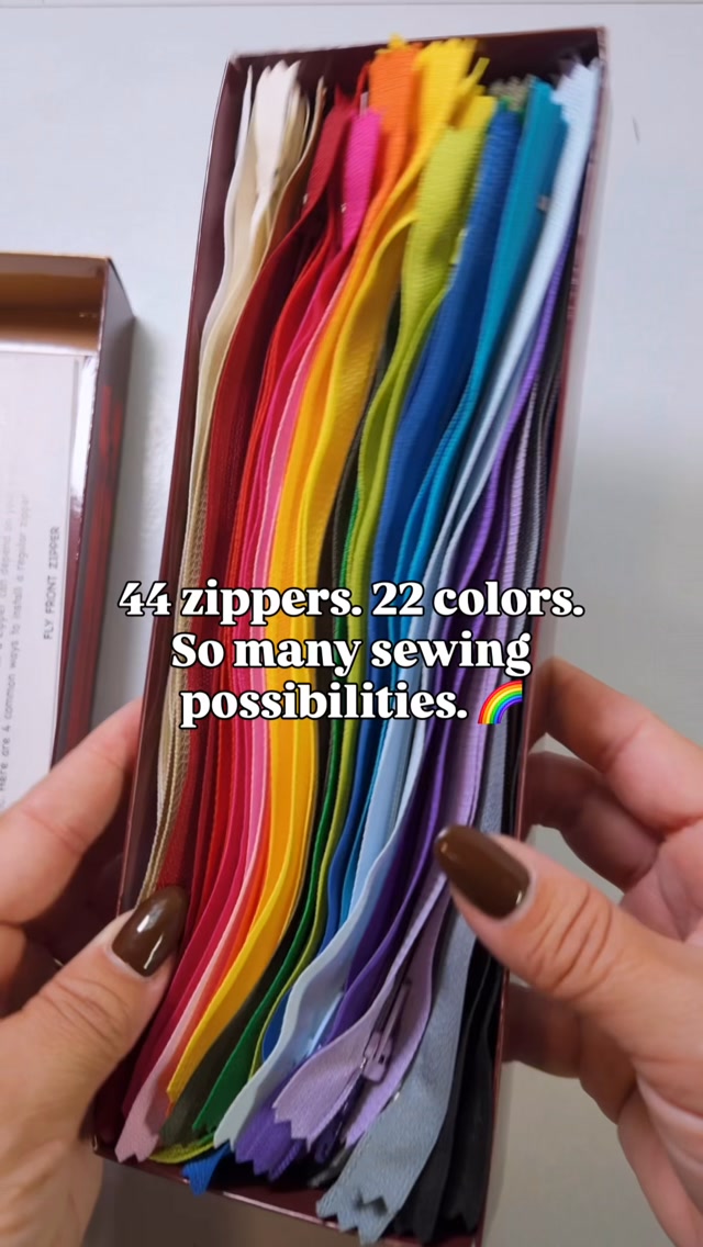 maggie05です。 A zipper for practically every project. 🌈🧵 This box comes with