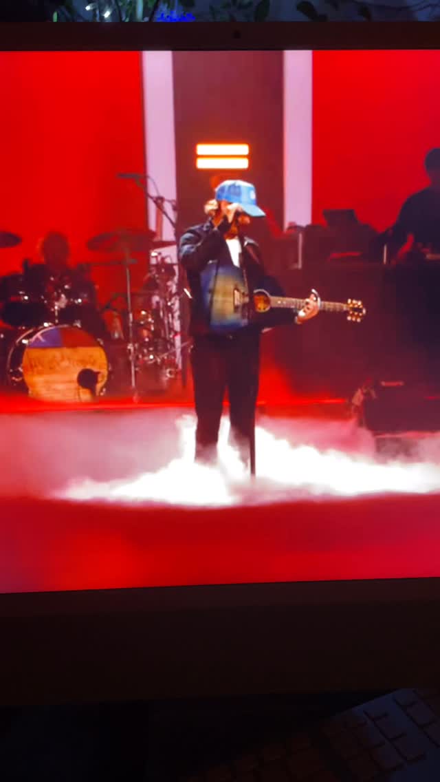 Kid Rock aka Robert Ritchie UNASHAMED FOR JESUS!! ️ Sings the song ...