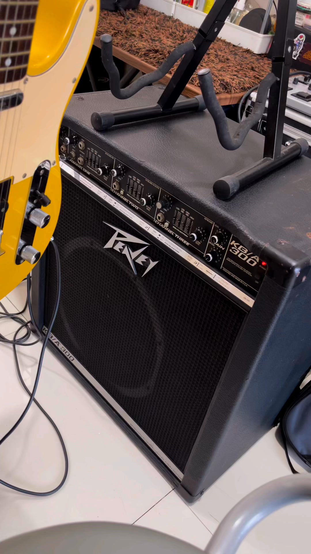 Peavey K/A 300 for keyboard and acousti amplifier sound test
