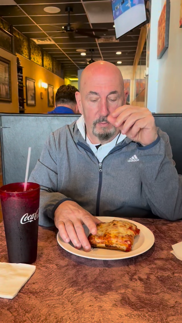 Chris Dimino decided to try North Port's top pizza spot: Zio's