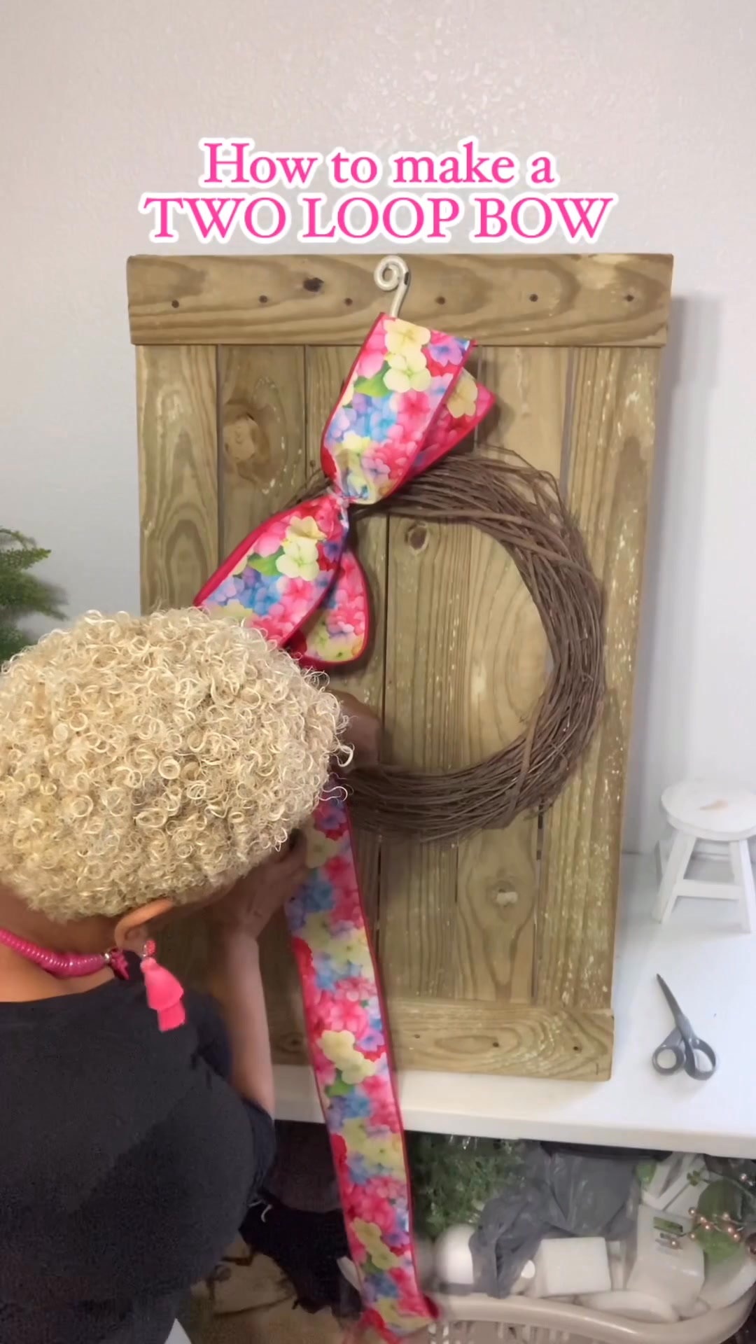 How to make a Two Loop Bow Part 1 | Brown's Custom Creations | Facebook