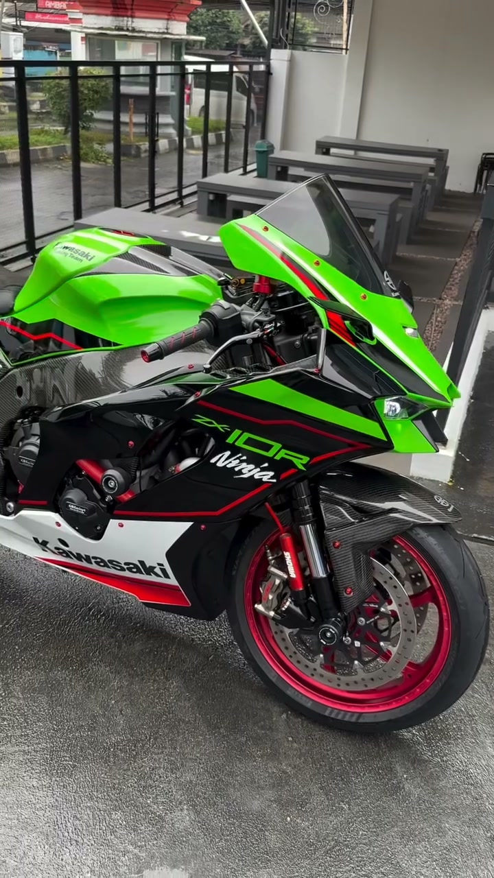 Another great bike on the lift and this time it's a very clean