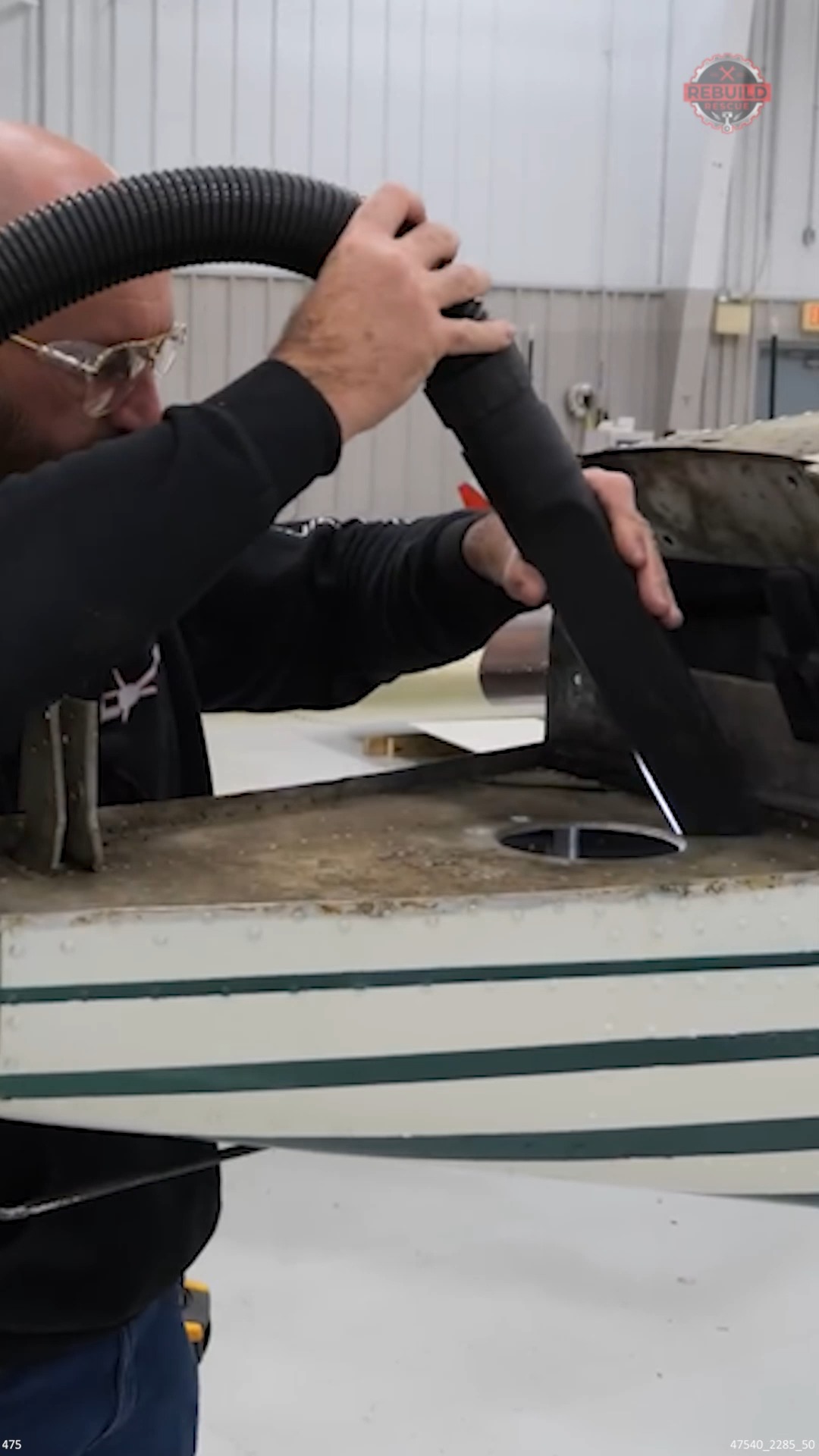 Working on the tail of the 401 #airplanerepair #aircraft | Rebuild ...
