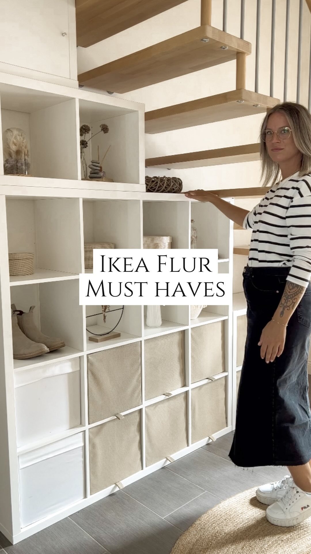 Meine Ikea Must haves für den Flur... das Kallax Regal so zusammenstellen das es unter eine Treppe passt, bietet so viel stauraum und dadurch haben wir echt eu ihrs gespart zu einem maßangefertigtem