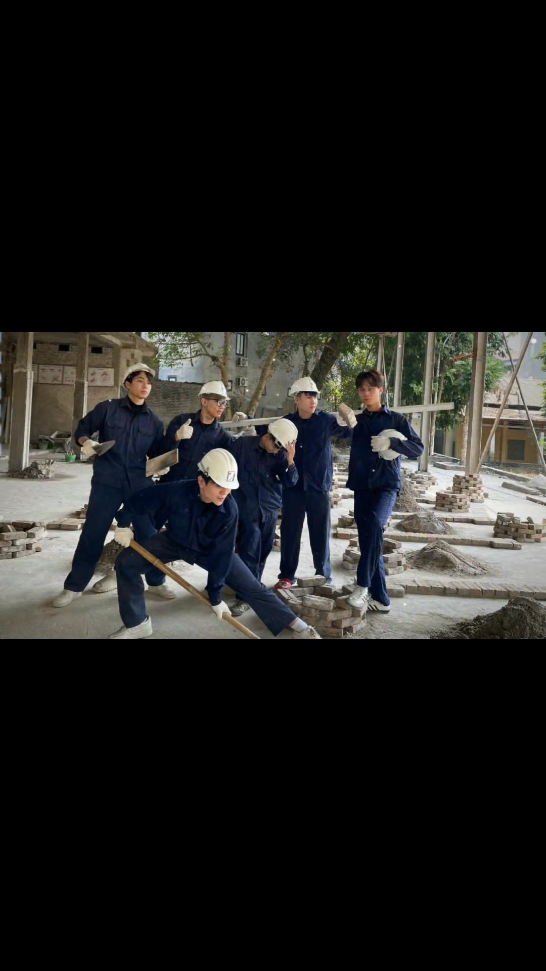 KỶ YẾU 16K2 | SÓNG là một chuỗi hành trình của 16k2 với ý niệm 