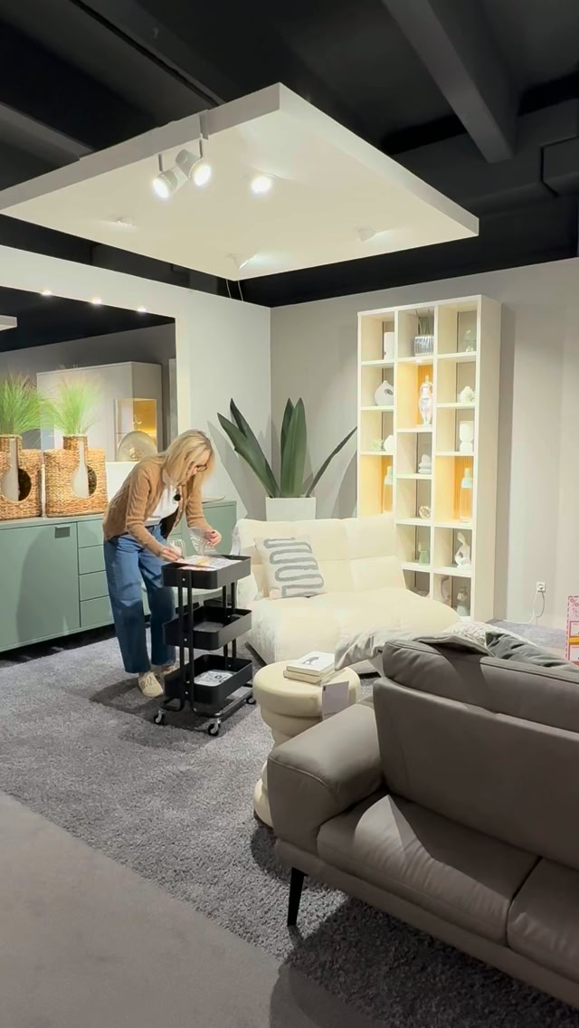 🔥 MESSE-SHOPPING = SCHNÄPPCHENALARM! 🔥, Wir waren auf der Messe unterwegs und haben jede Menge neue Möbel und ganz tolle Küchen für Euch geshoppt! 😍🛋️ Und das Beste daran? In unserer Ausstellung ist