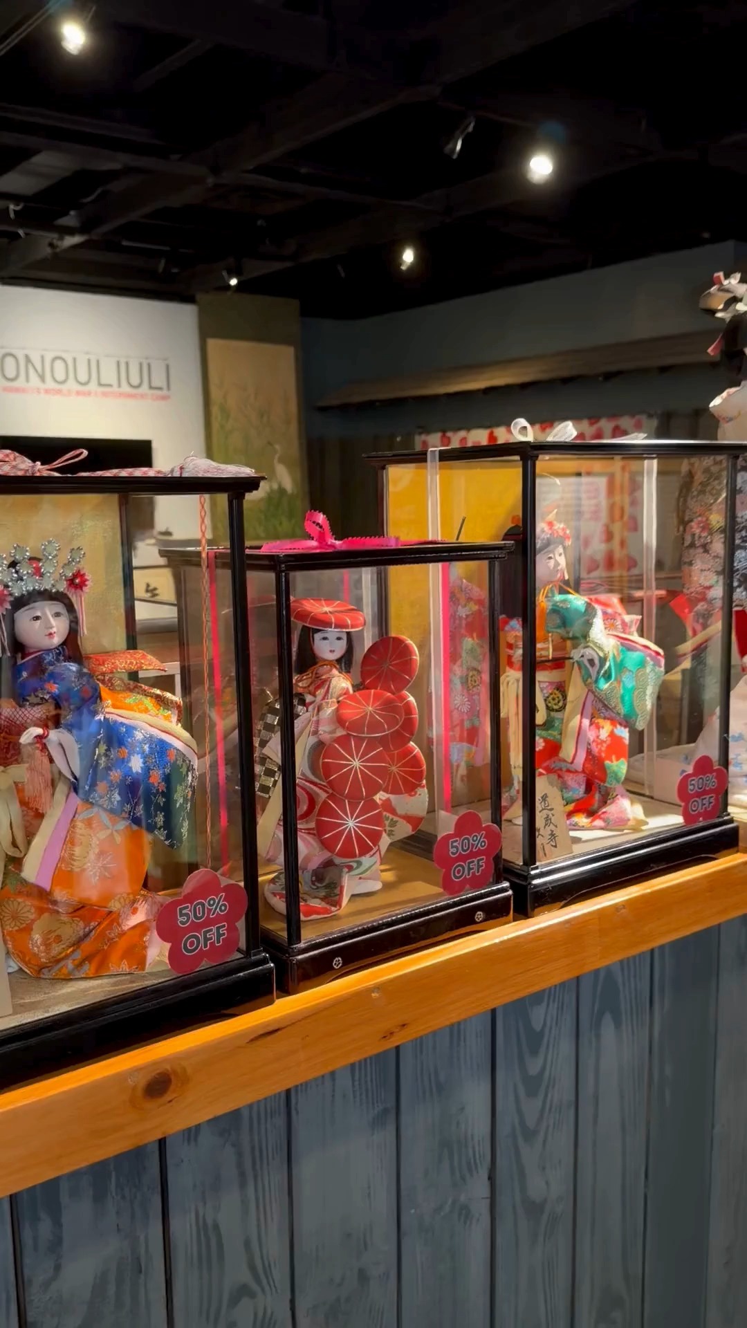 🌸 3 Fun Facts About Japanese Dolls 🌸 1️⃣ Hina dolls (雛人形