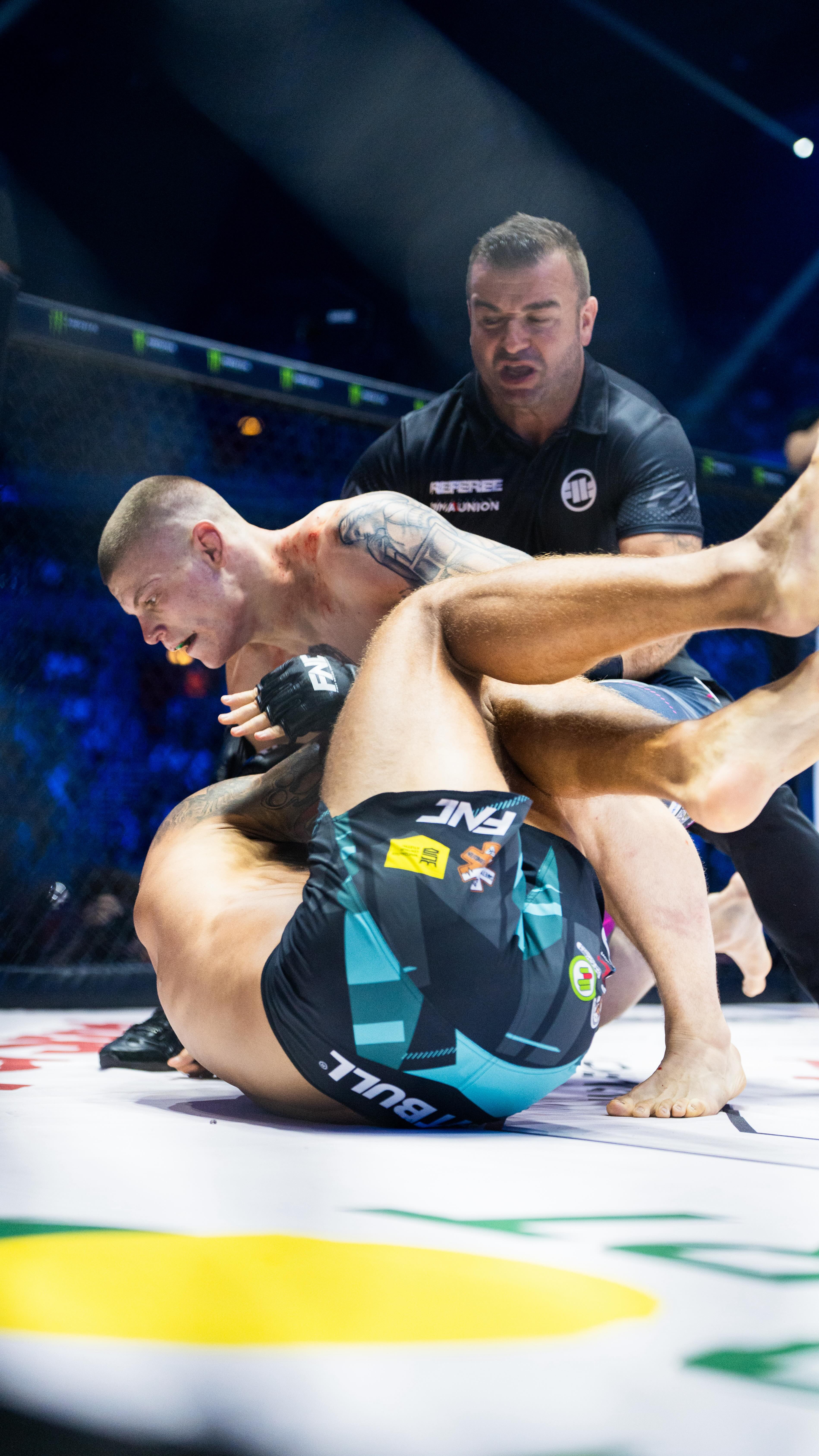 ⚡ Tiriel strikes again! ⚡ With seconds left in the first round, the ...