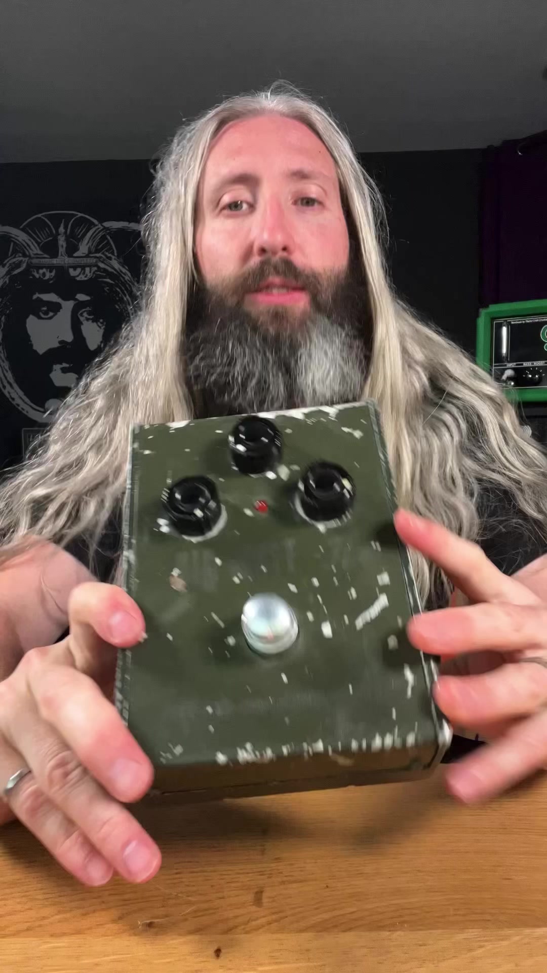 ehx Sovtek Big Muff Shootout: Tall Font Green Russian vs Civil War