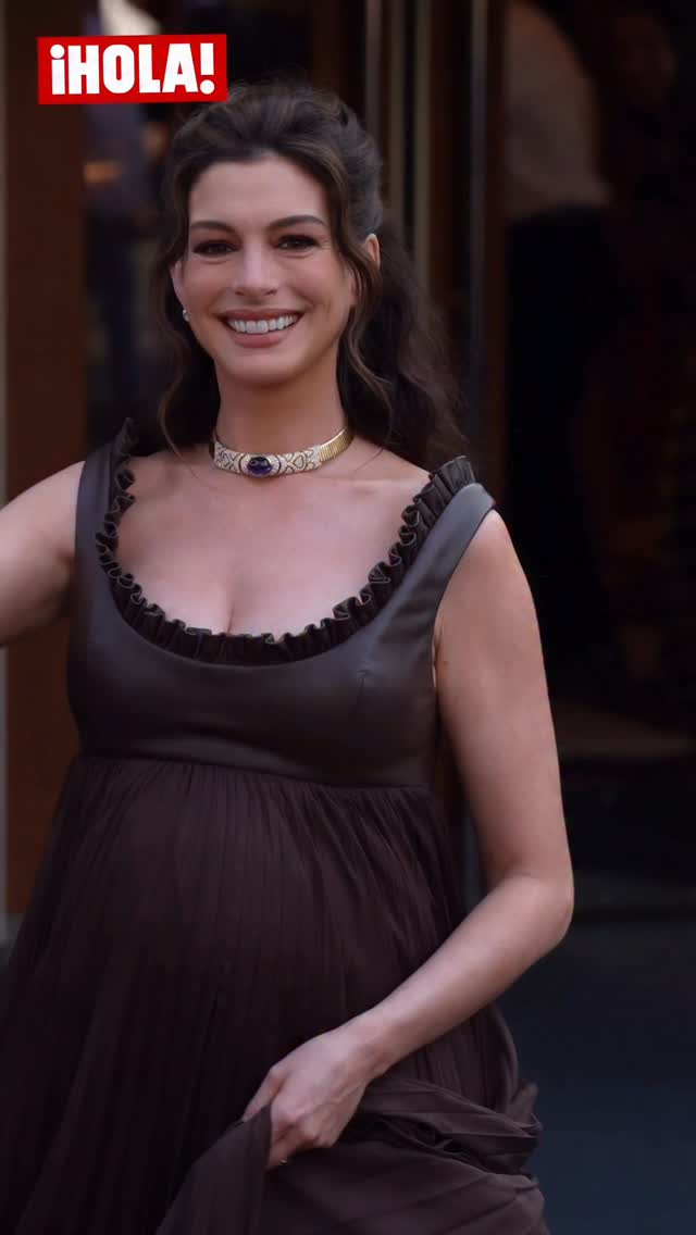 anne hathaway brown dress delivered another standout maternity fashion moment at “The Odyssey” Paris premiere, stunning in a flowing gown that highlighted her baby bump. | HOLA USA COLOR:Night Plum 26.04COLL Crinkle Dress Joe Browns