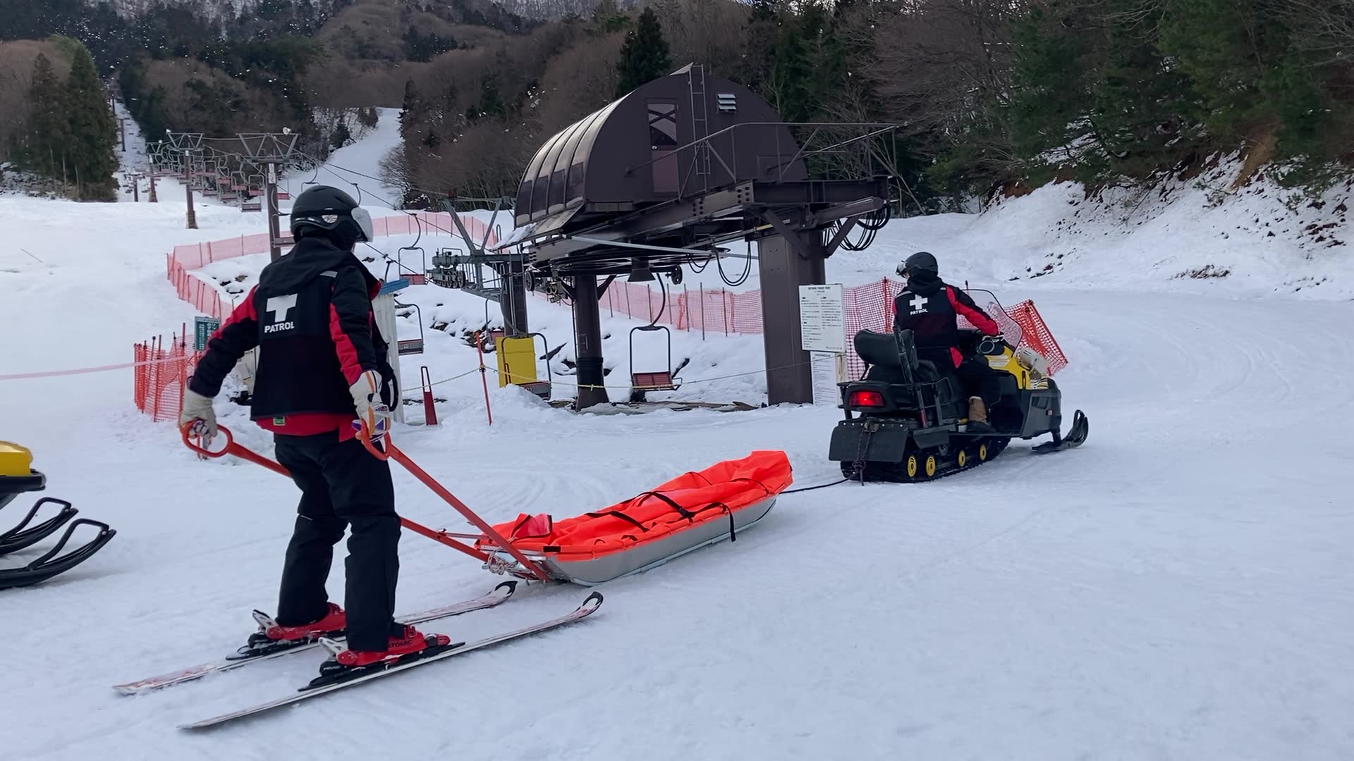 島根県警と琴引スキーパトロール隊合同⛄️雪害時の人命救助訓練 