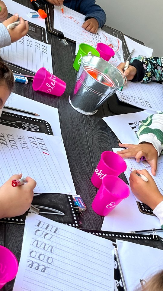 Así fue mi último minitaller de lettering para niños 🌈 ️😃 Un minitaller ...
