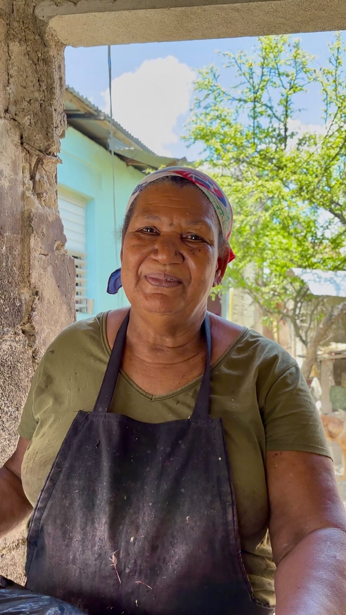 ¡Doña Ana tendrá su pollera! Gracias a la Alcaldía en el Barrio ...