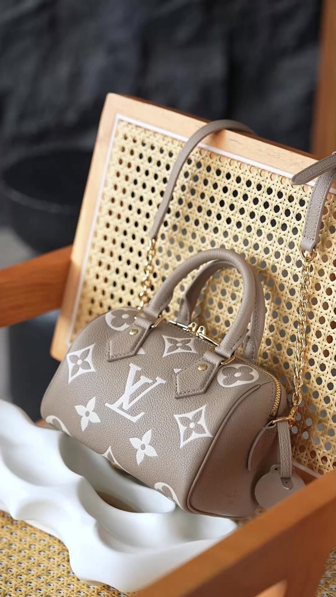 🌎✨ Louis Vuitton Speedy World Tour Bag 👜 A bold take on an