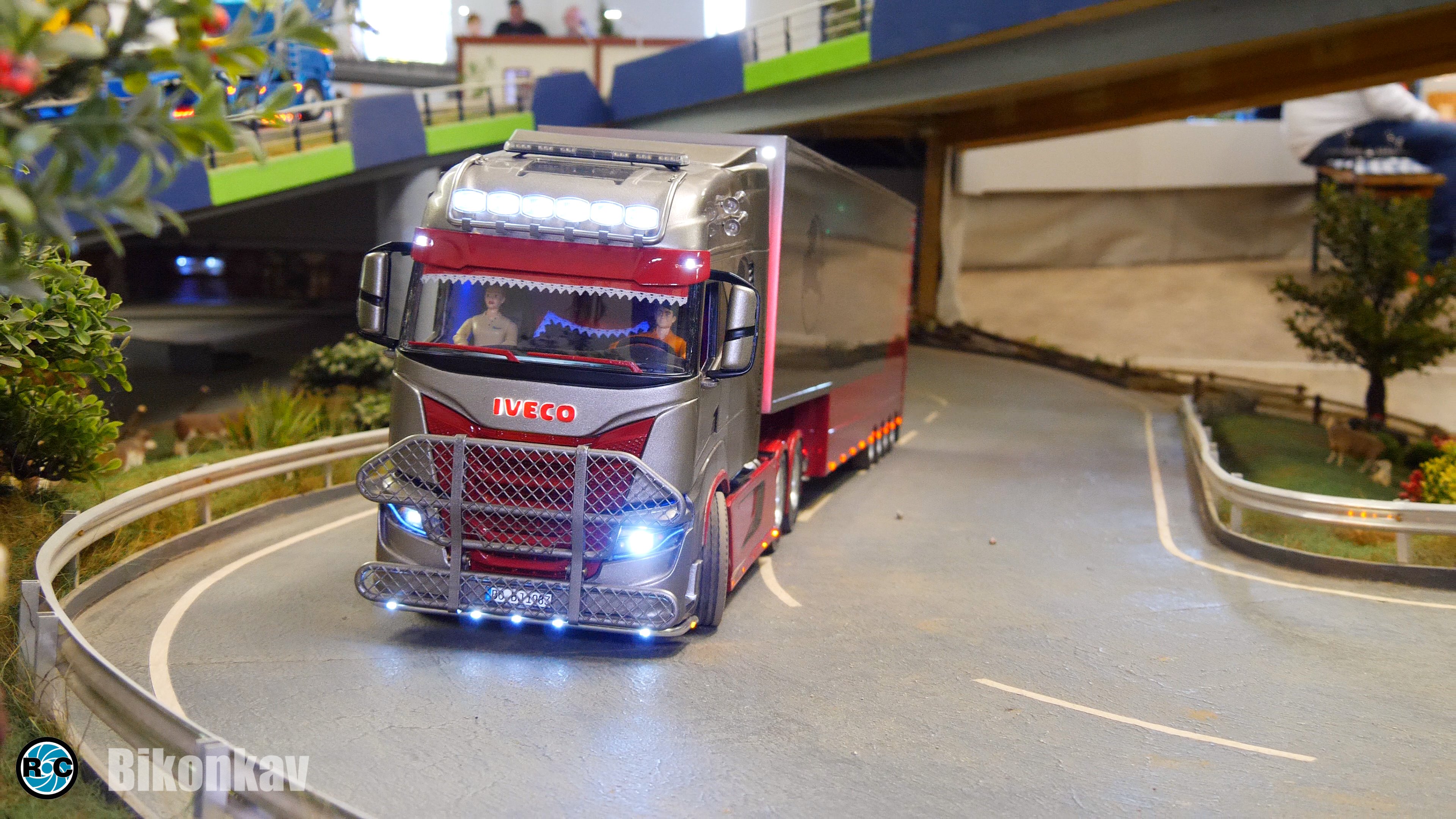 In this video, we take a look at the Iveco truck and many other ...