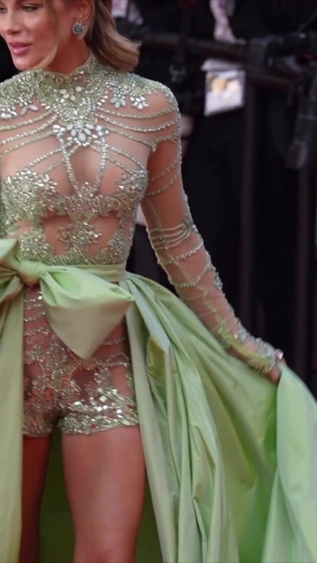 kate beckinsale green dress wears Julien Macdonald's AW24 gown kate beckinsale unrecognizable