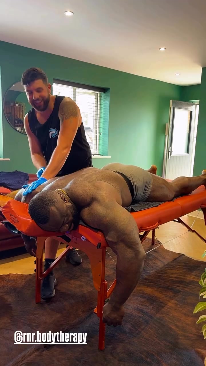 Body Massage 🦁🔥 #SamsonDauda #mrolympia #MrOlympia2025 # ...
