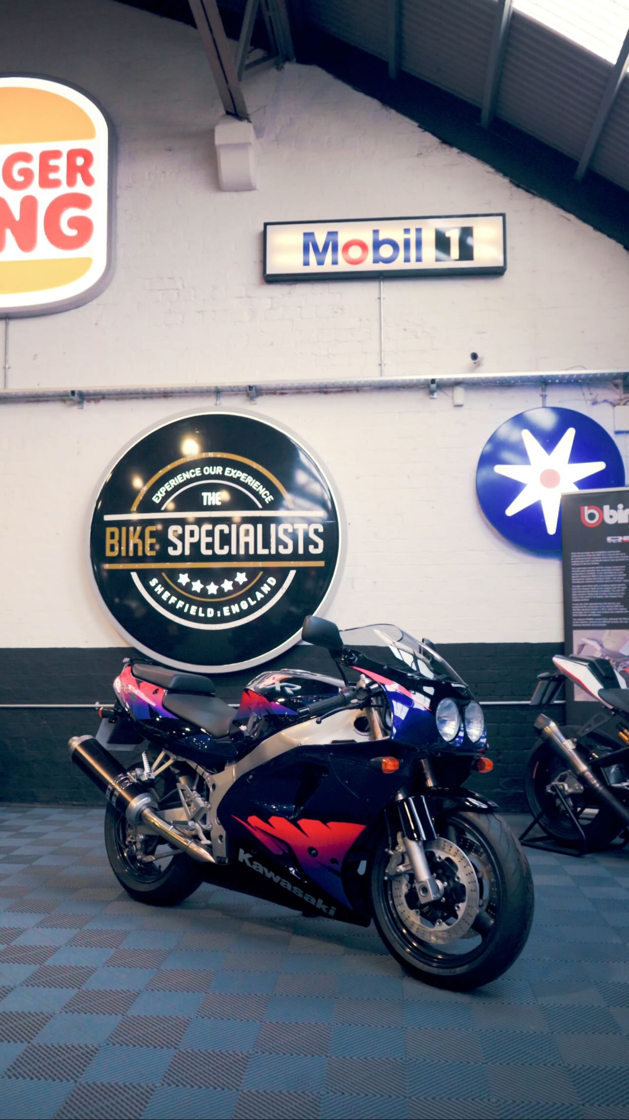 moko になります。 The Kawasaki green is iconic and can't be missed, but we could
