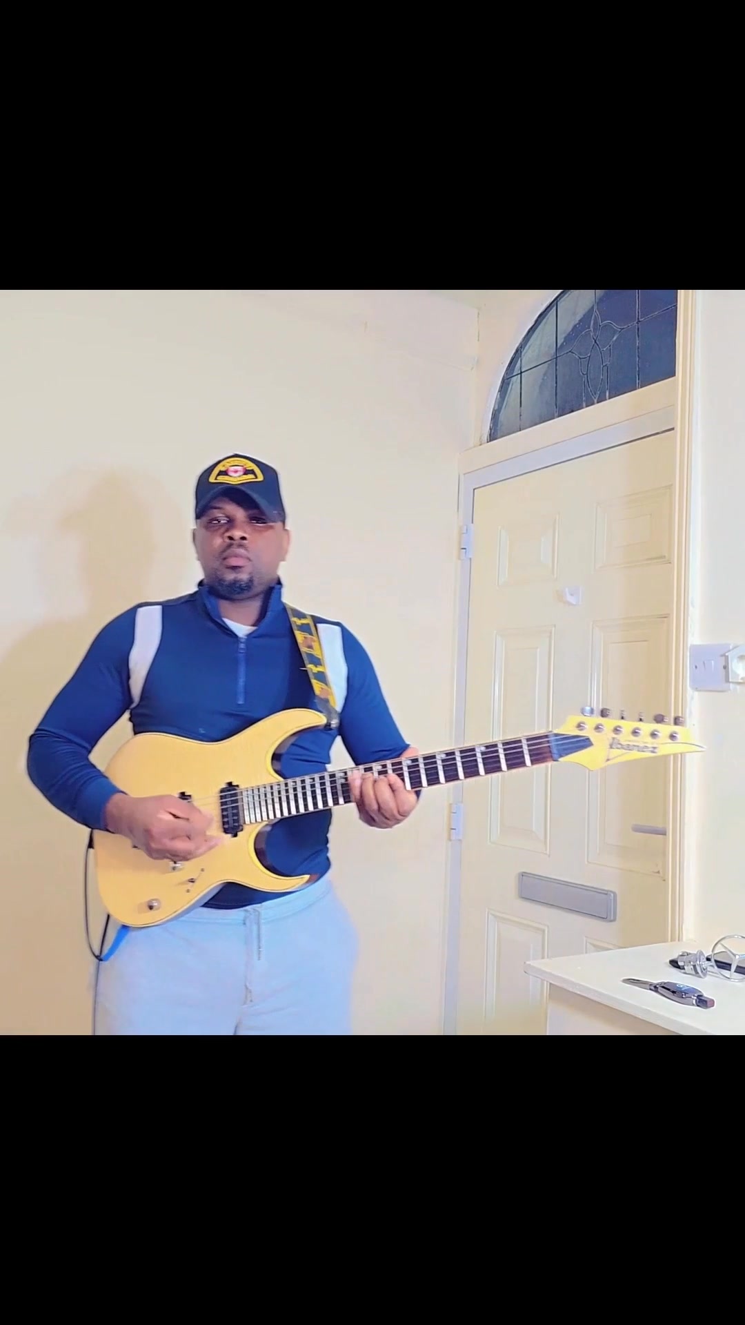 ..chero wandisiya ndiri mupenyu........sir Alick Macheso Lead & Rythm ...