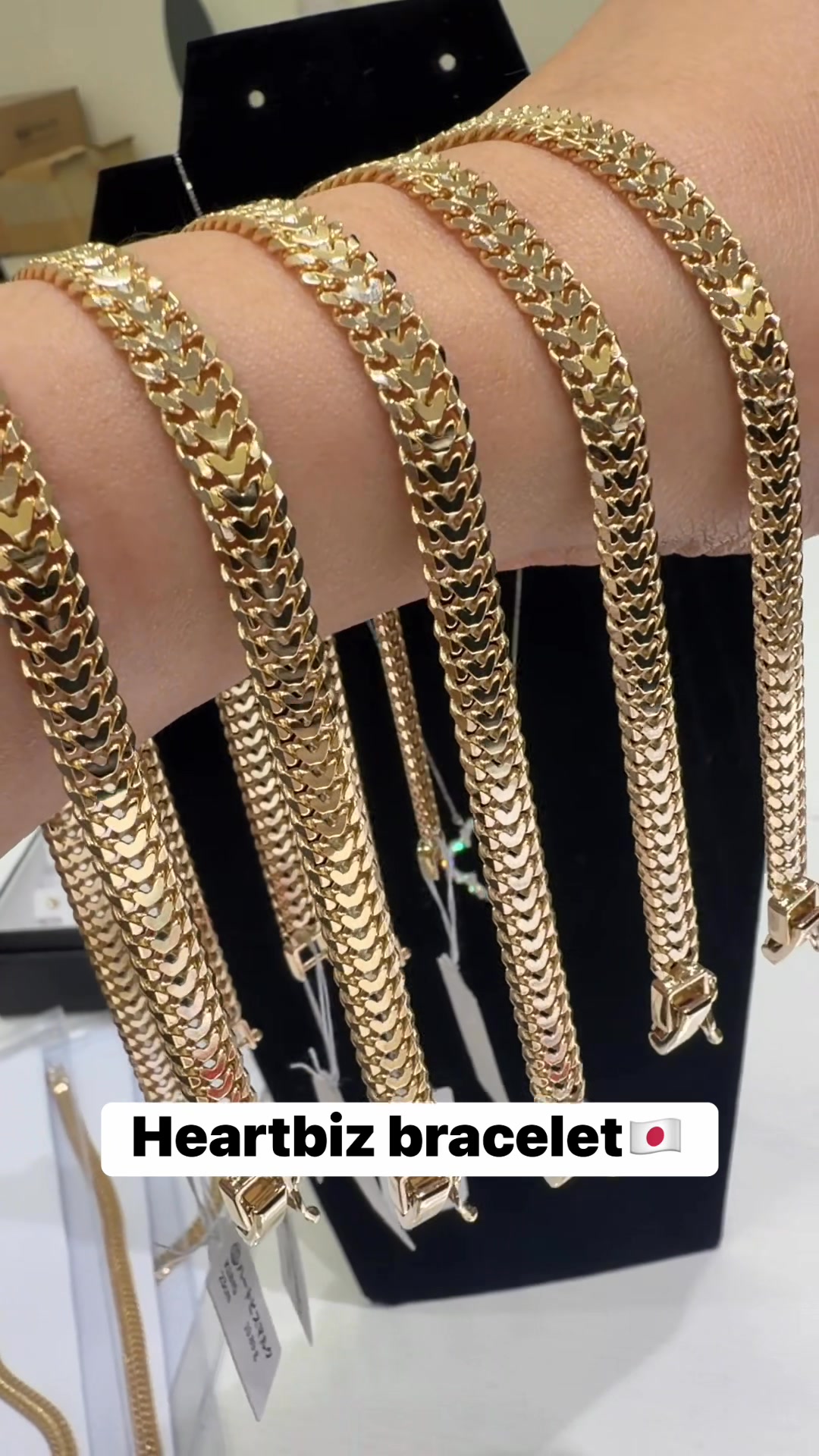 A perfect balance of luxury and sentiment, this HeartBiz bracelet