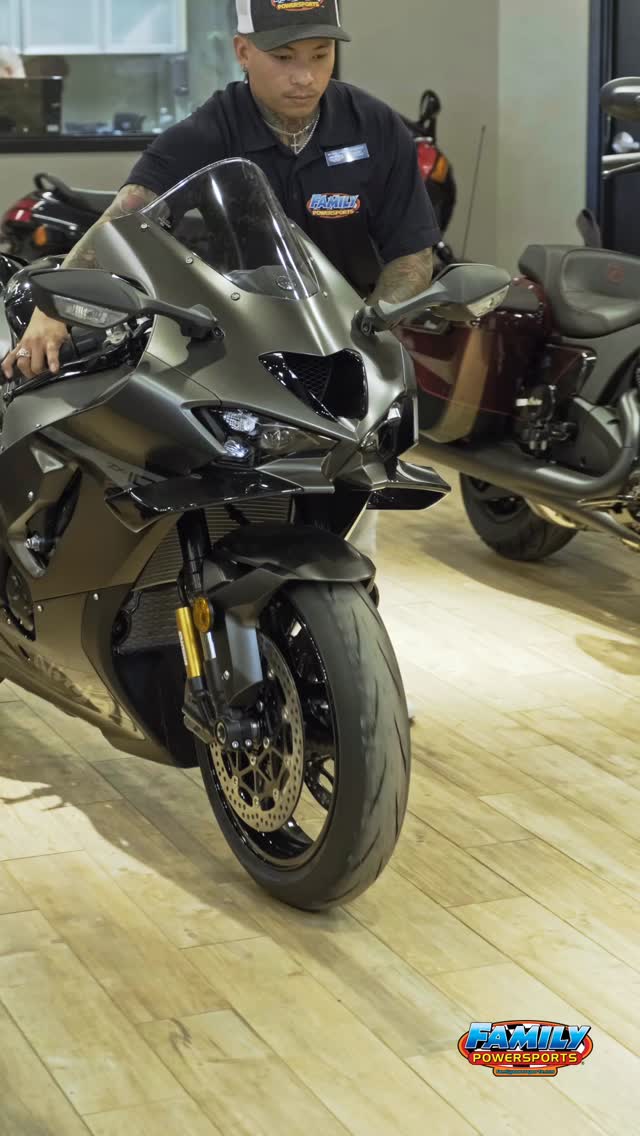 charme様用 と. The 2026 Kawasaki ZX-10R is here 🔥 Available now at Family