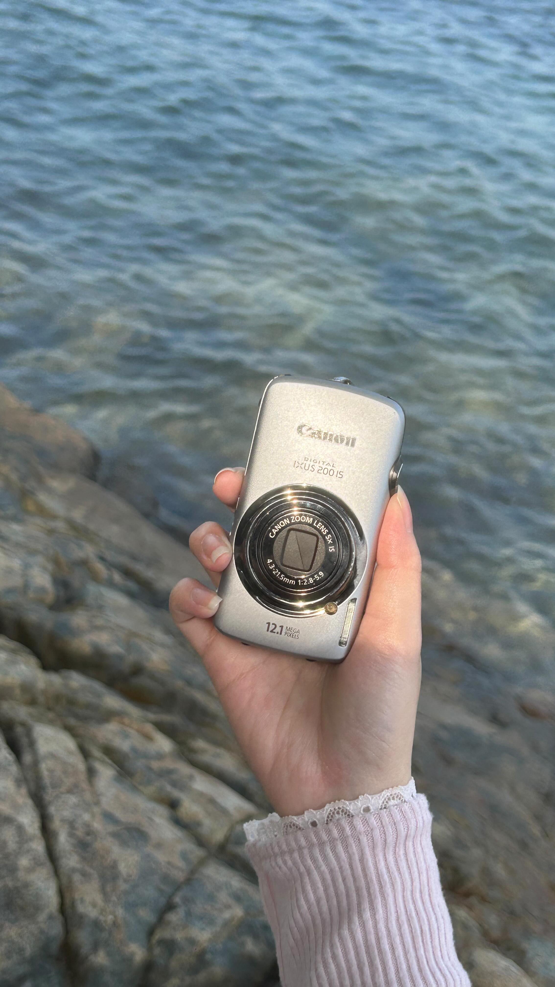 Canon IXY 930IS - thiết kế sang trọng, nước ảnh ấn tượng 