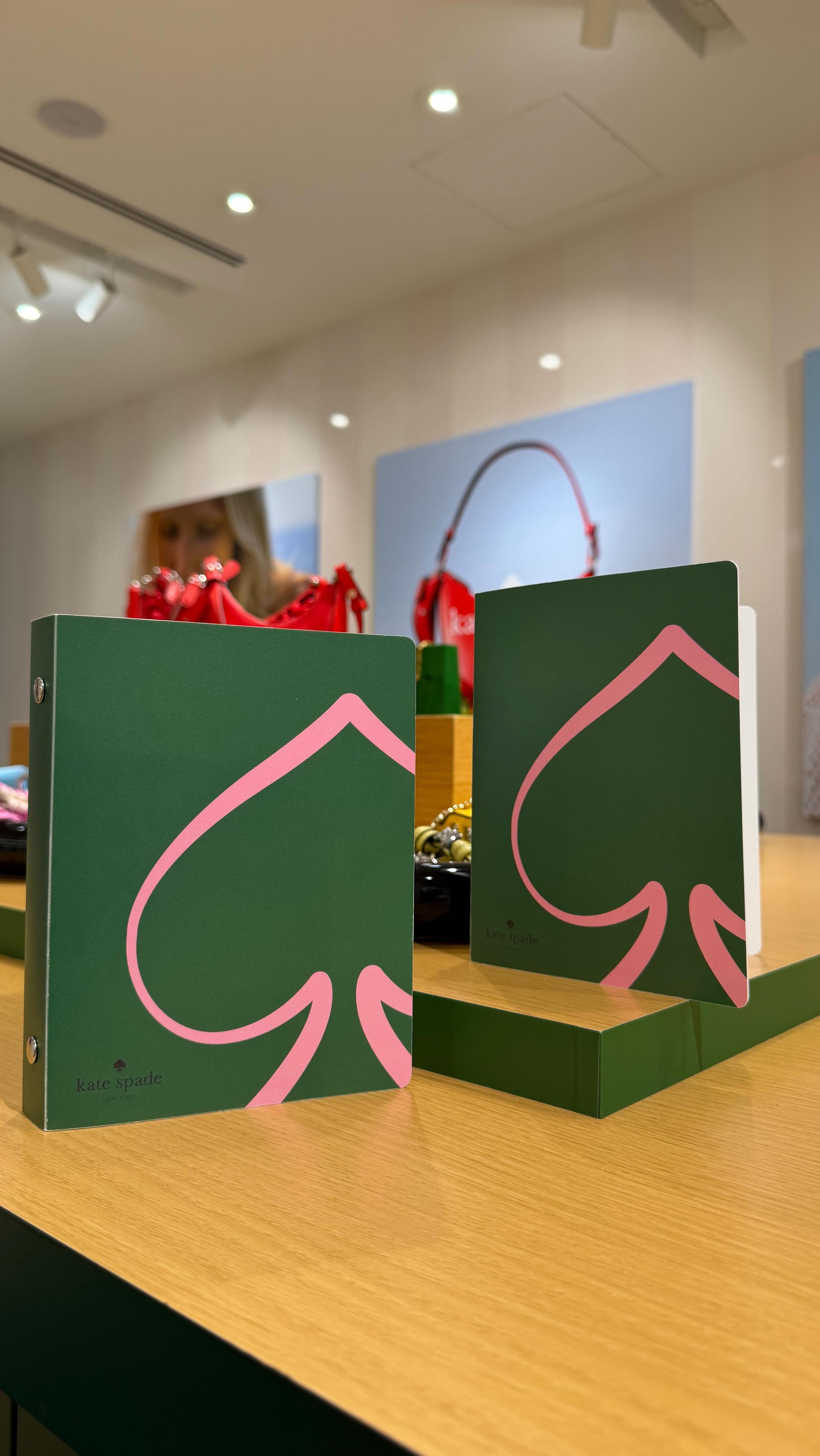 kate spade new york (@katespadenewyork.japan) • Facebook