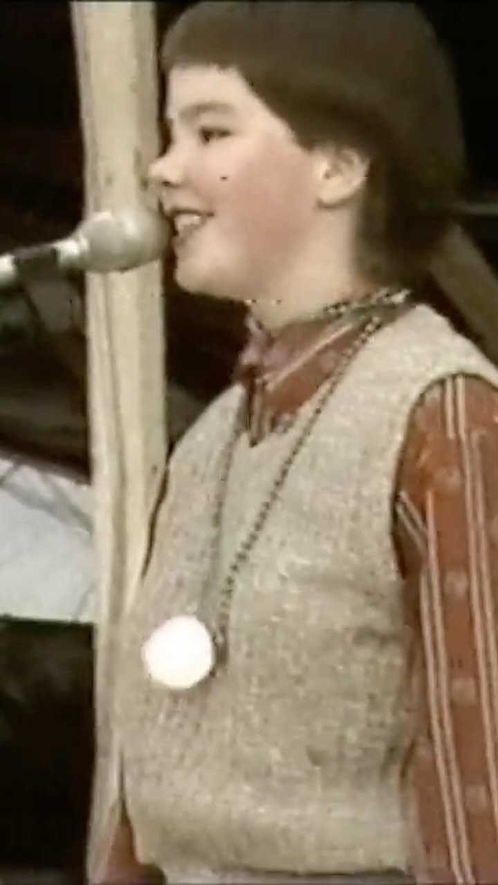Tappi tíkarrass - Mataharí (1982) 1982: Classic footage of a young