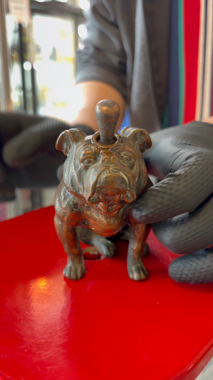 アンティーク雑貨 1920s Bulldog Striker Lighter This bulldog lighter design dates all the way back to 1915… over