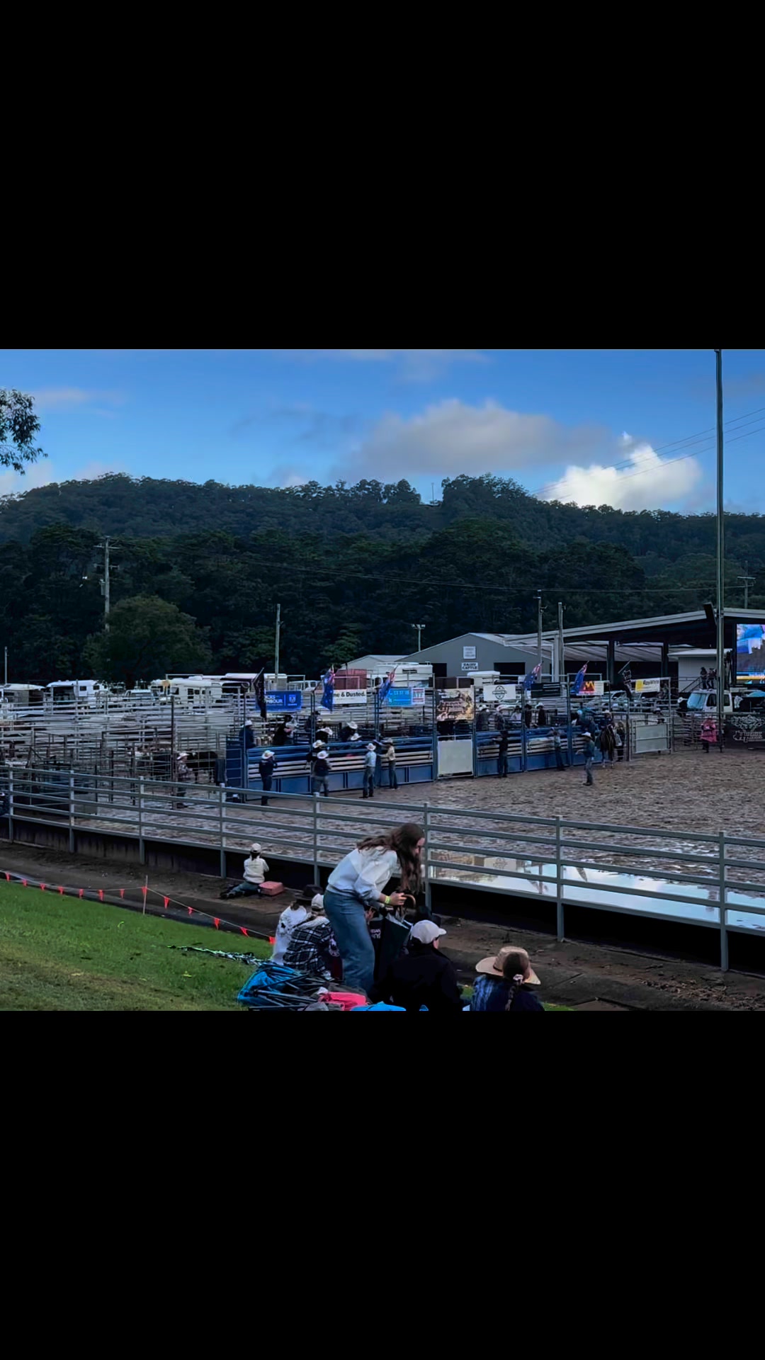 🏇 TOM BOX RODE THE 8 🧢🔥Over the weekend at the Nambour Rodeo, our own ...