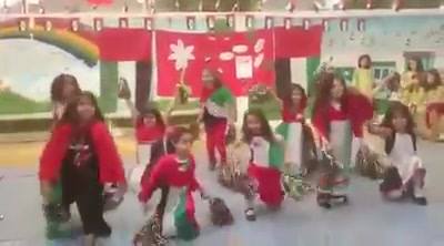 نرفع علمنا عالي .. عيشي بلادي نفدي الوطن بالغالي .. عيشي بلادي ...