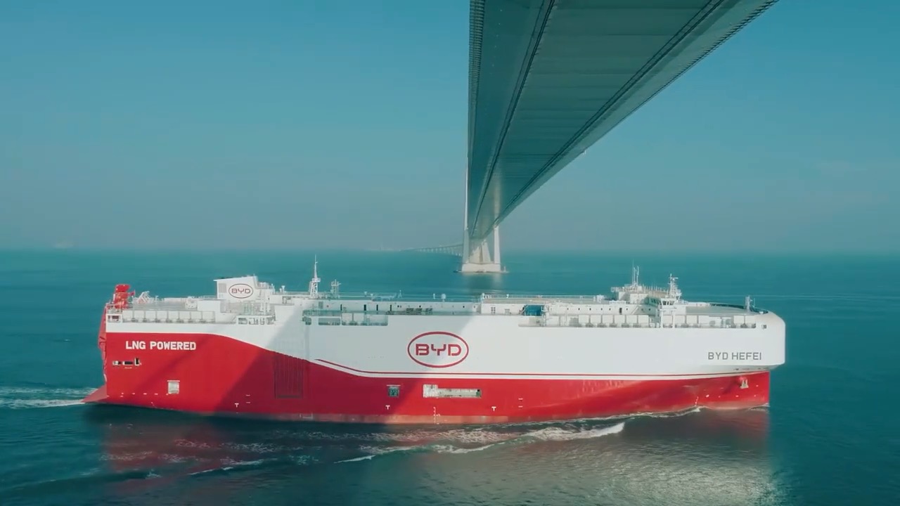 BYD lanza el MONSTRUO del mar! 🚢 BYD la rompió: su nuevo barco gigante ...