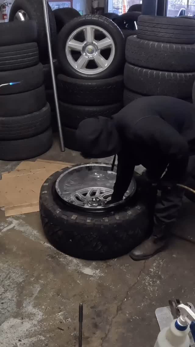 Installing a tire 🛞 #toyotires #tireshop #tireshop #tireshine #wheel # ...