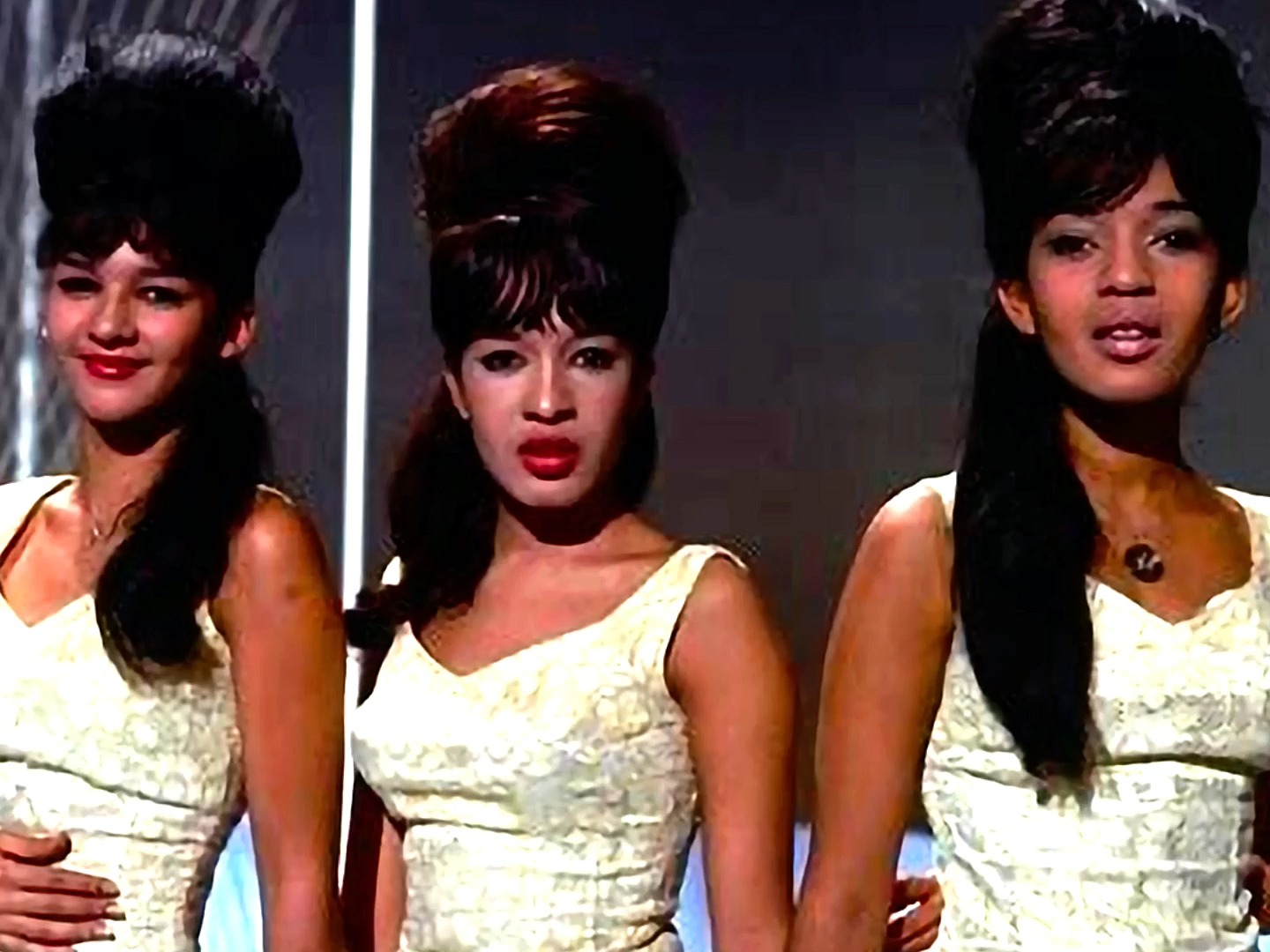 🇺🇸 THE RONETTES - Baby I Love You (1963) | Ben van Althuis