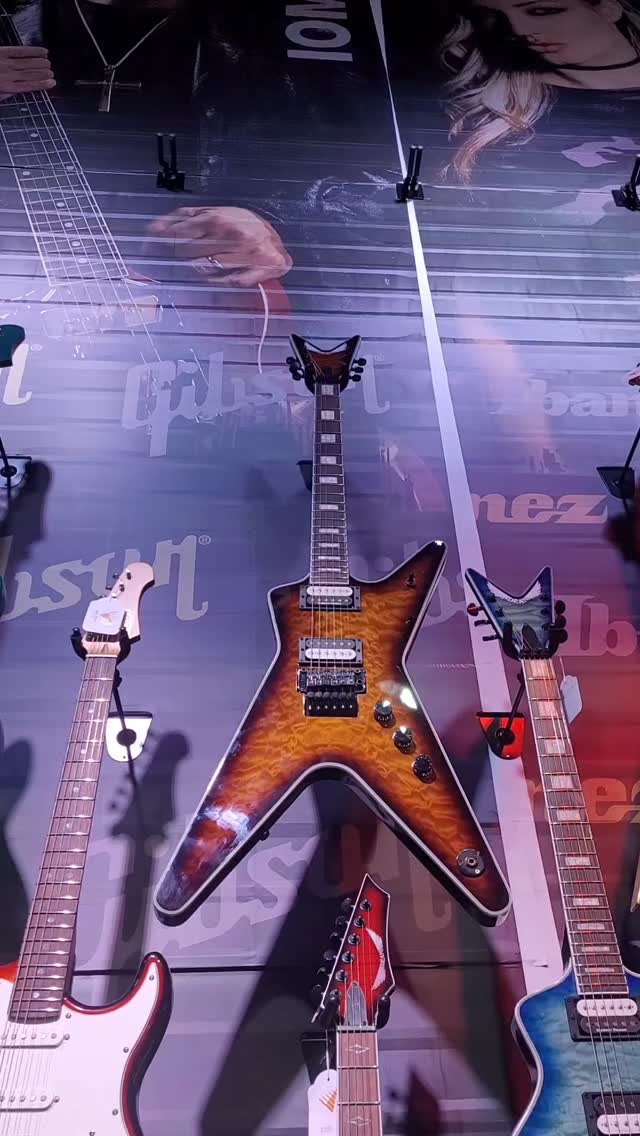Dean ML guitar design and history