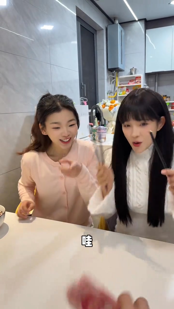你们谁能做到？把筷子摆成正方形！ | 张仙女 | Facebook