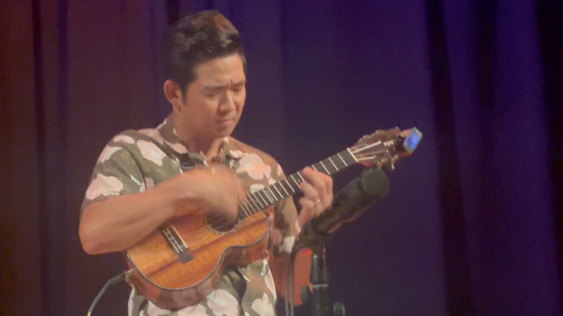 Jake Shimabukuro plays While My Guitar Gently Weeps | Aloha City, HI