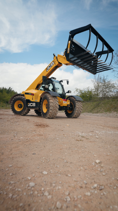 Hello専用ページ All the power you could ever need. Take a look at the JCB 546-70